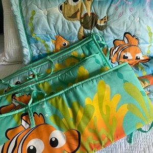 Crib butting, blanket and mobile